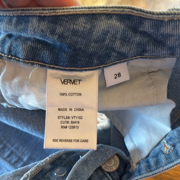 Vervet distressed jeans! great condition! Size 28. - Picture 3 of 3